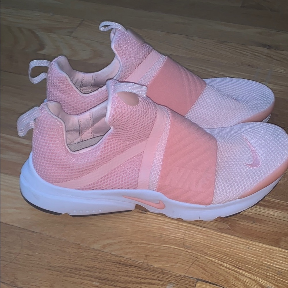 🍭NIKE SLIP ONS🍭